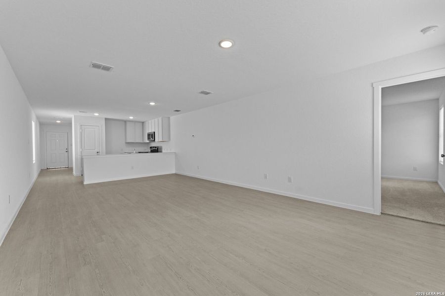 Spacious, unfurnished interior of a new home in Higdon Crossing, San Antonio (Image 23).