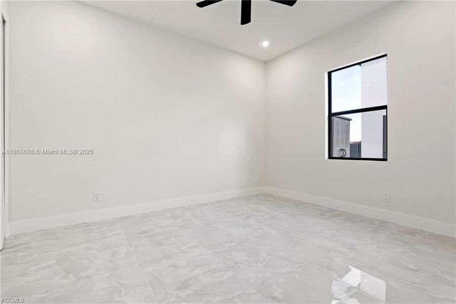 Spacious, unfurnished interior of a new home in , Cape Coral (Image 14).