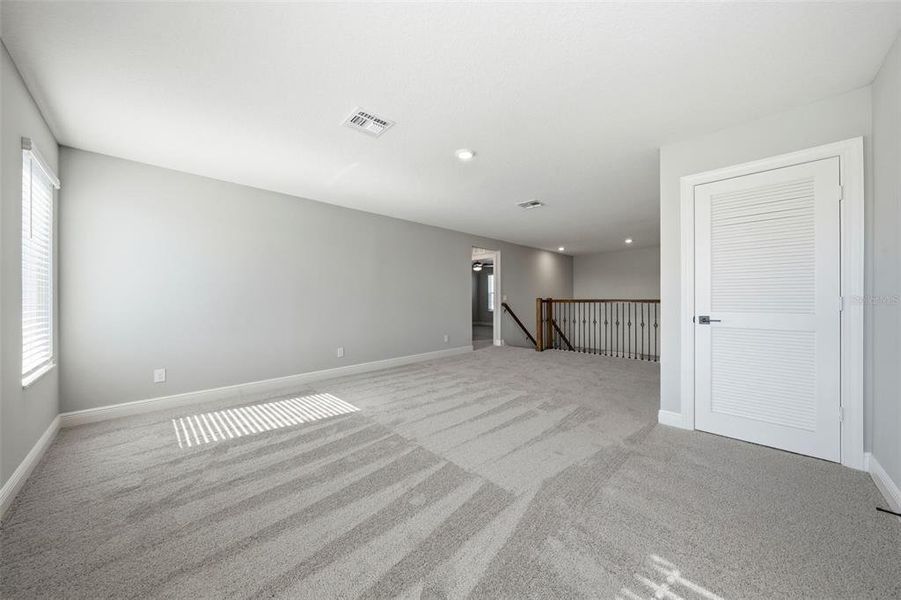Spacious, unfurnished interior of a new home in Gum Lake Preserve, Lake Alfred (Image 37).