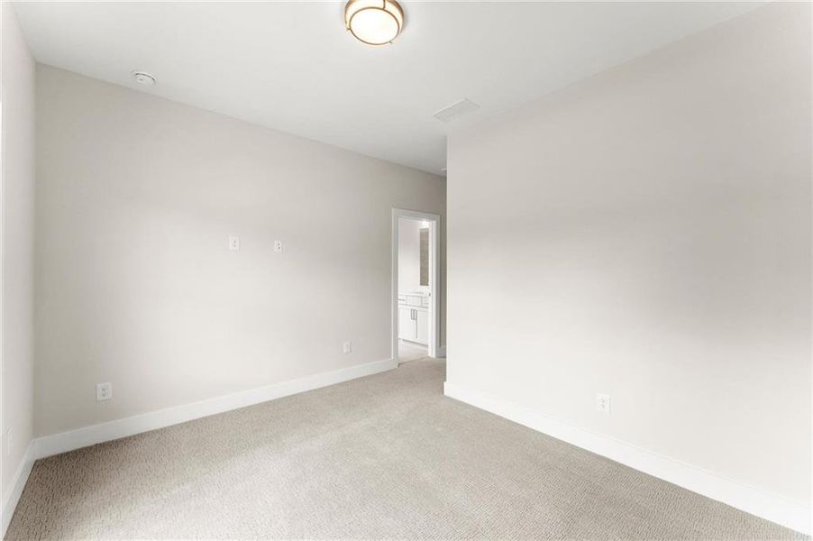 Spacious, unfurnished interior of a new home in Hillgrove Preserve, Powder Springs (Image 50).