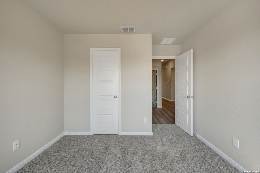 Spacious, unfurnished interior of a new home in Hunters Ranch, San Antonio (Image 36).