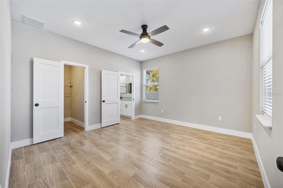 Spacious, unfurnished interior of a new home in , Tampa (Image 34).