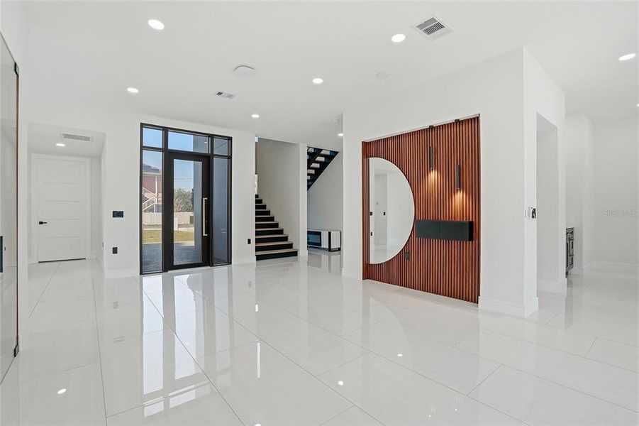Spacious, unfurnished interior of a new home in , Tampa (Image 21).