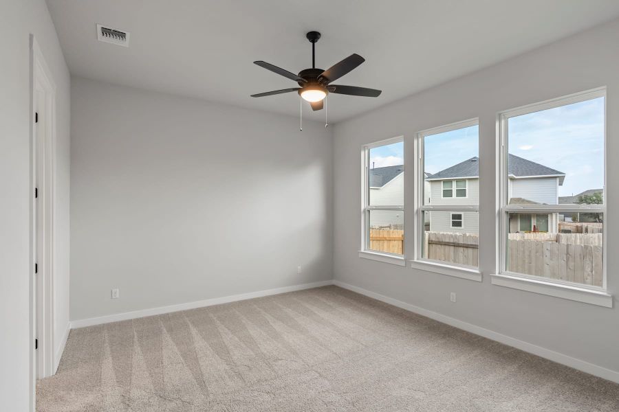 Spacious, unfurnished interior of a new home in Lariat, Liberty Hill (Image 28).