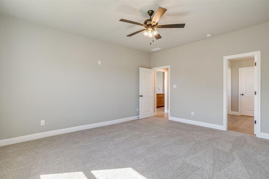 Spacious, unfurnished interior of a new home in , Palmer (Image 32).