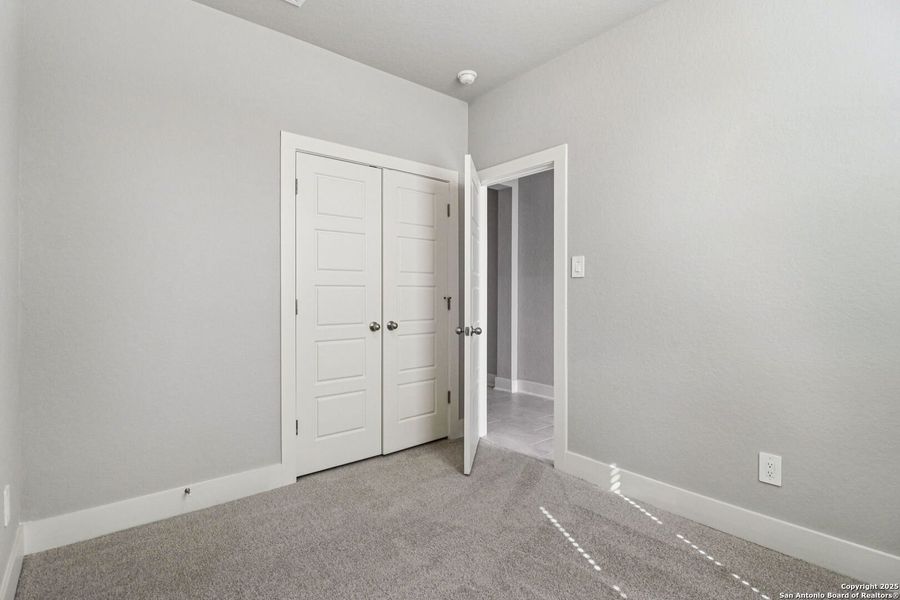 Spacious, unfurnished interior of a new home in Thomas Pond, San Antonio (Image 19). Spacious, unfurnished interior of a new home in Thomas Pond, San Antonio (Image 19).