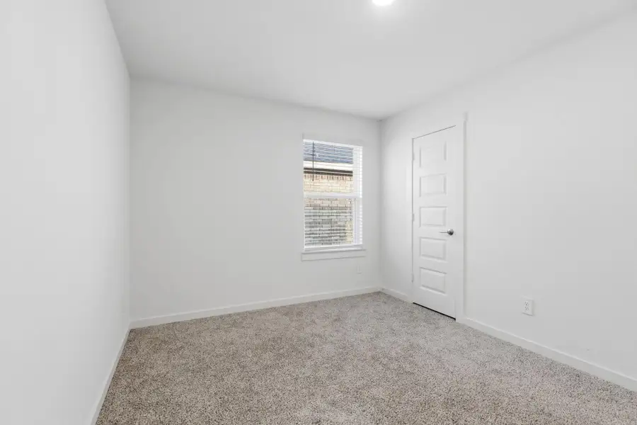 Spacious, unfurnished interior of a new home in , Fulshear (Image 38).
