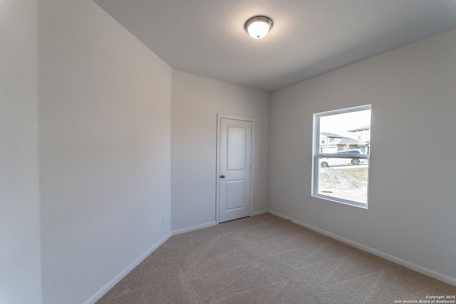 Spacious, unfurnished interior of a new home in Katzer Ranch, Converse (Image 13).