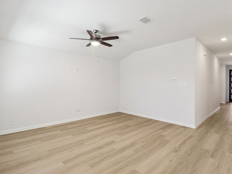 Spacious, unfurnished interior of a new home in Remington Ranch, San Antonio (Image 17).