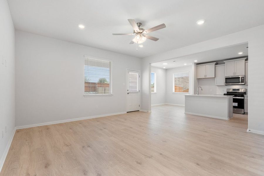 Spacious, unfurnished interior of a new home in Porter Country, Buda (Image 14).