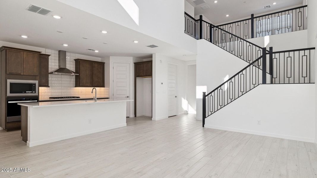 3985_Phoenician_Lot 2081_Aloravita_Peori 3985_Phoenician_Lot 2081_Aloravita_Peori