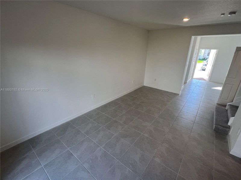 Spacious, unfurnished interior of a new home in , Homestead (Image 16).