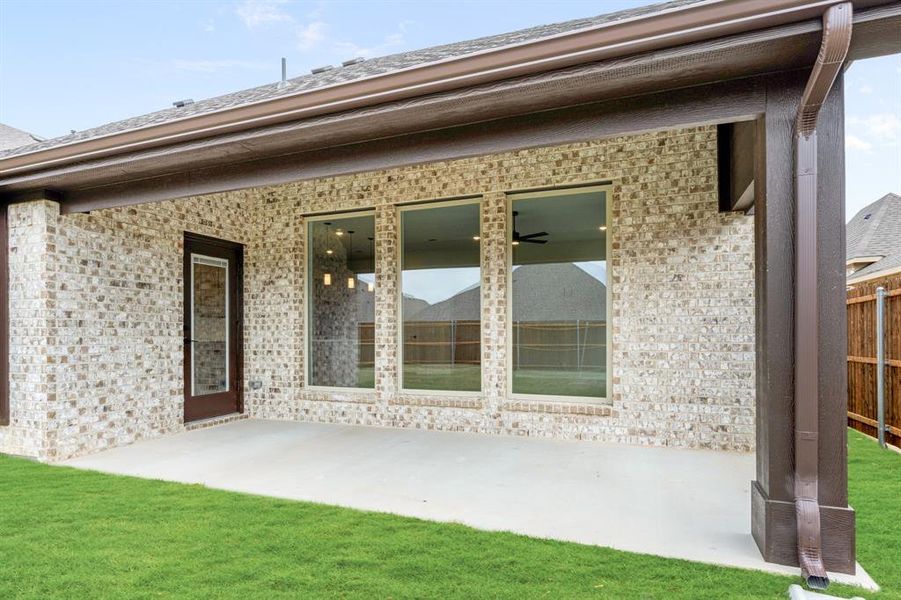 Exterior details and patio area of a home in Addison Hills, Cedar Hill (Image 27).