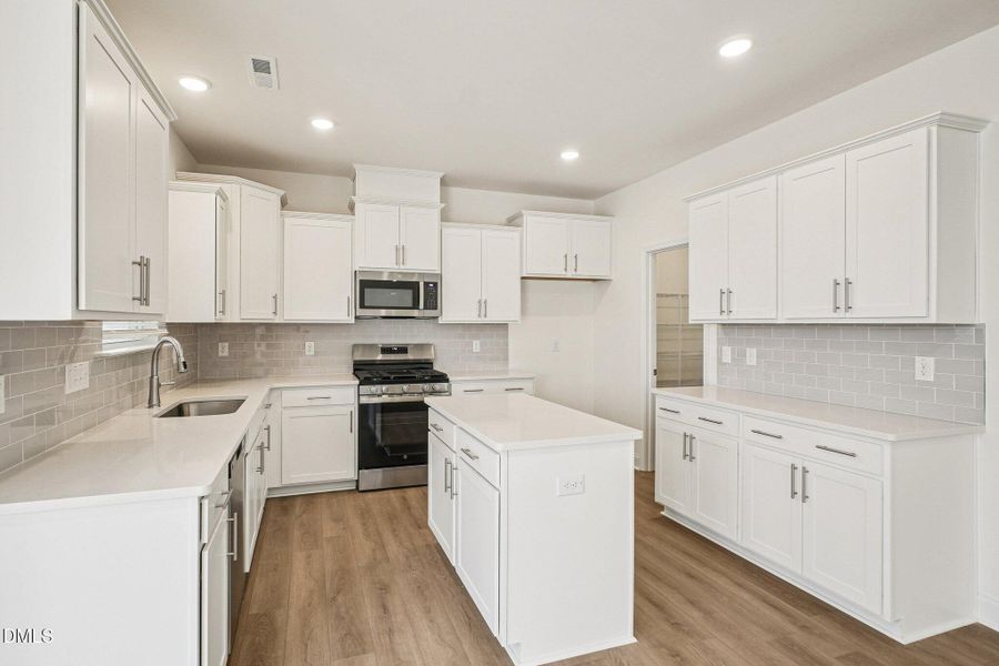 8-web-or-mls-Sugar Pne Dr-S0602-008