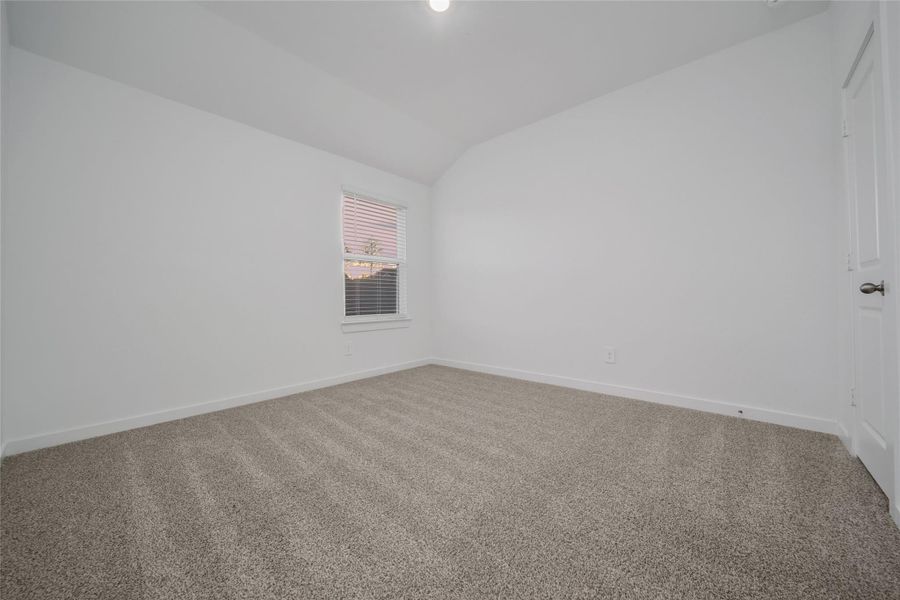 Spacious, unfurnished interior of a new home in Silverthorne, Conroe (Image 37).