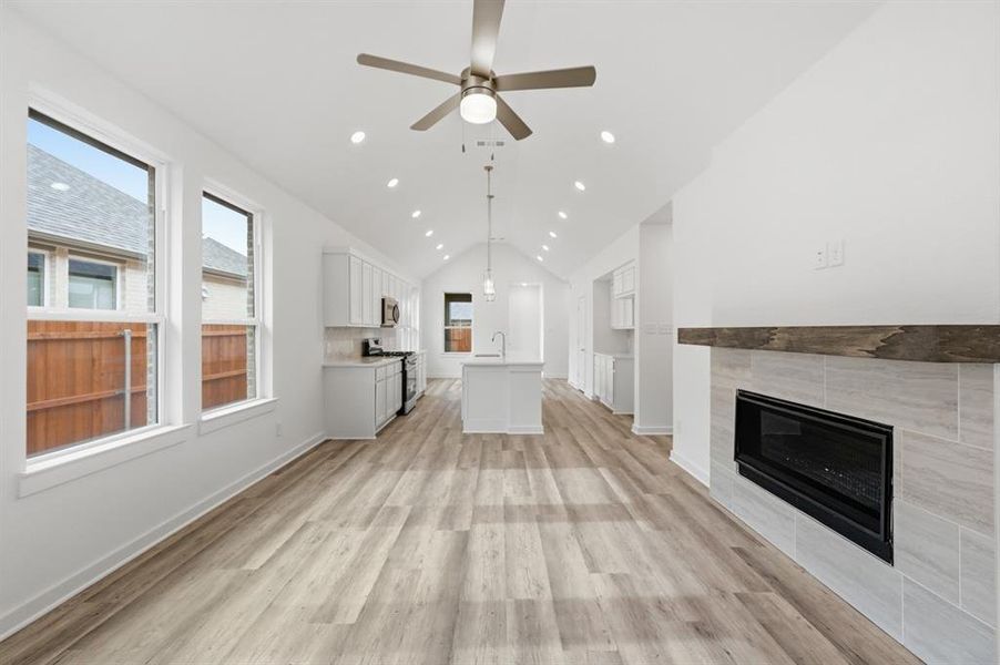 Spacious, unfurnished interior of a new home in Heartland, Heartland (Image 14).