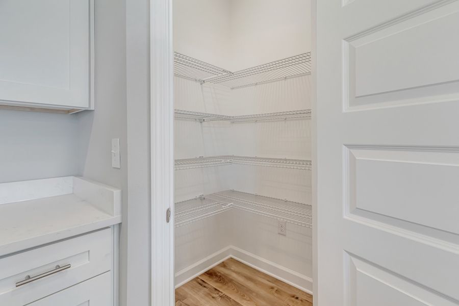 Spacious, unfurnished interior of a new home in Oak Hollow, Crestview (Image 34).