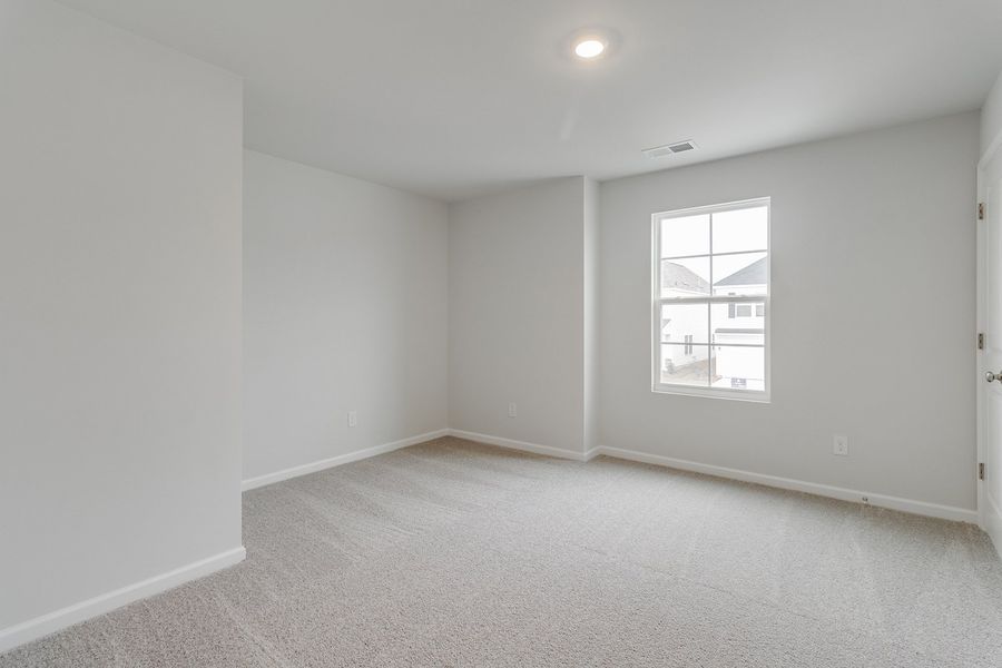 Spacious, unfurnished interior of a new home in Winston Point, Gilbert (Image 29).