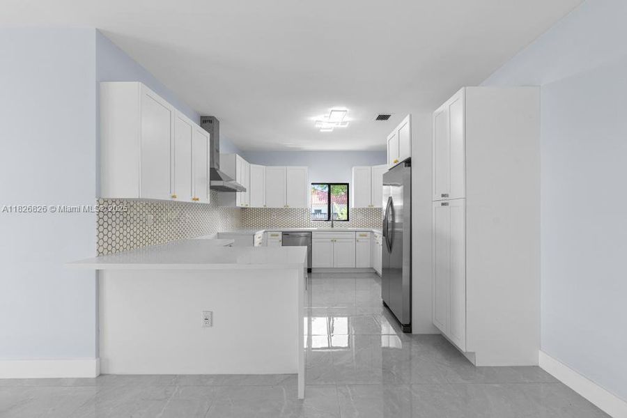Spacious, unfurnished interior of a new home in , Cutler Bay (Image 12).