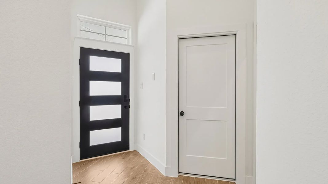 Spacious, unfurnished interior of a new home in Evergreen 40s, Conroe (Image 11).