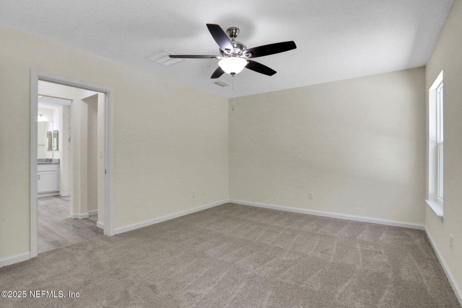 Spacious, unfurnished interior of a new home in , Middleburg (Image 19).