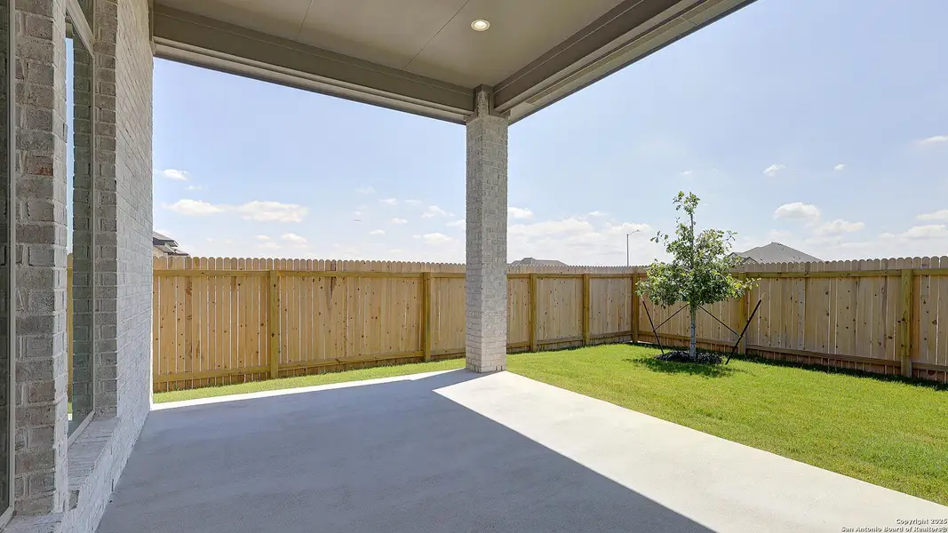 Exterior details and patio area of a home in Haby Hill 60', San Antonio (Image 3).
