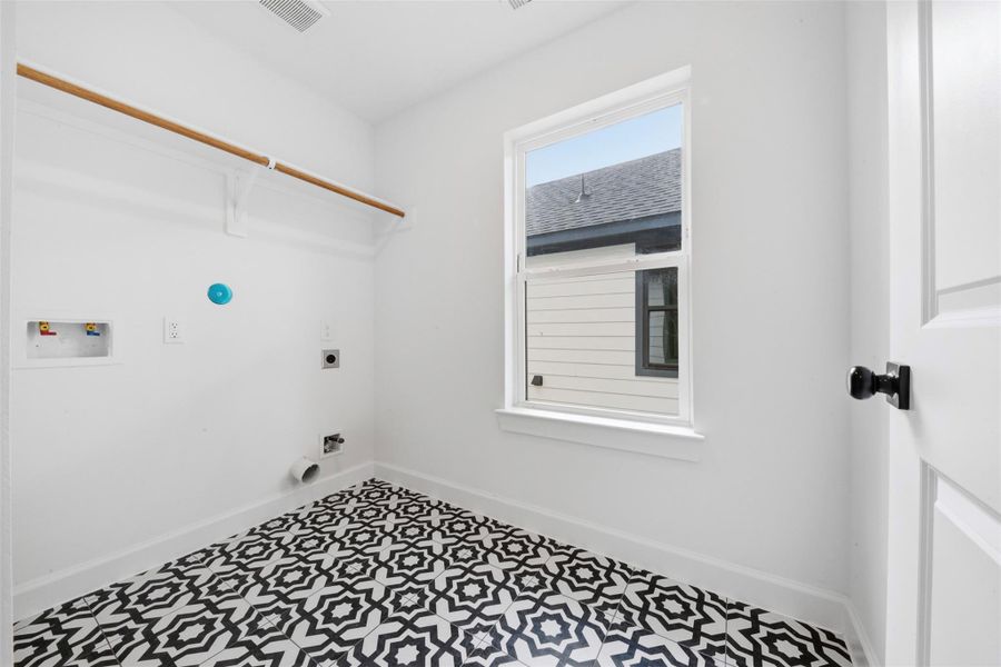 Spacious, unfurnished interior of a new home in , Houston (Image 24).