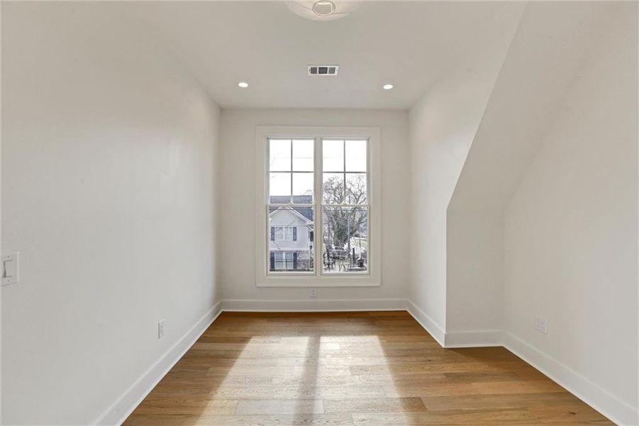 Spacious, unfurnished interior of a new home in , Gainesville (Image 49).