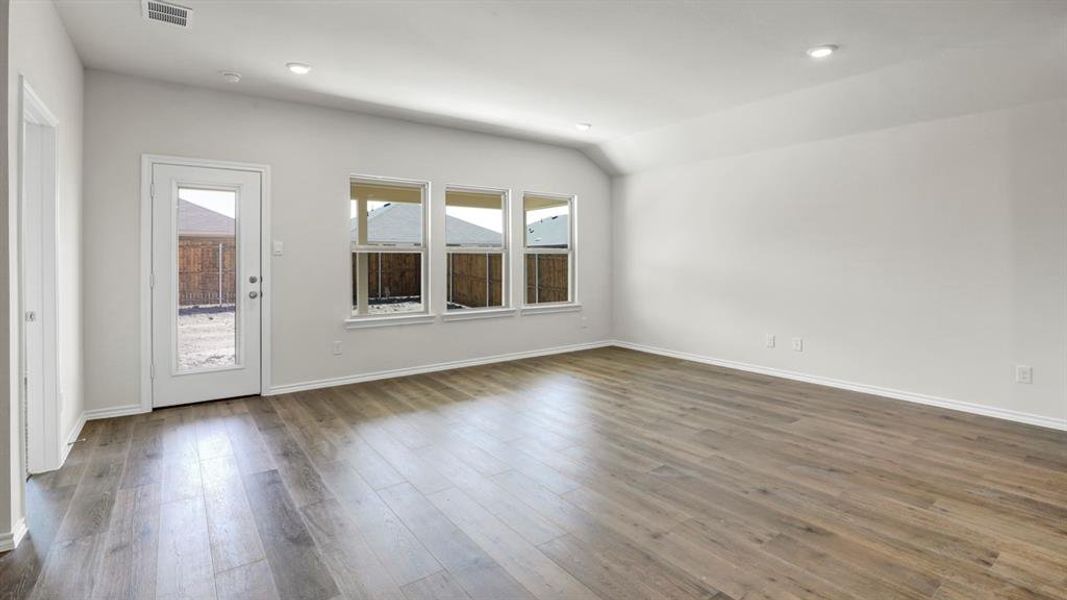 Spacious, unfurnished interior of a new home in Riverfield, Josephine (Image 11).