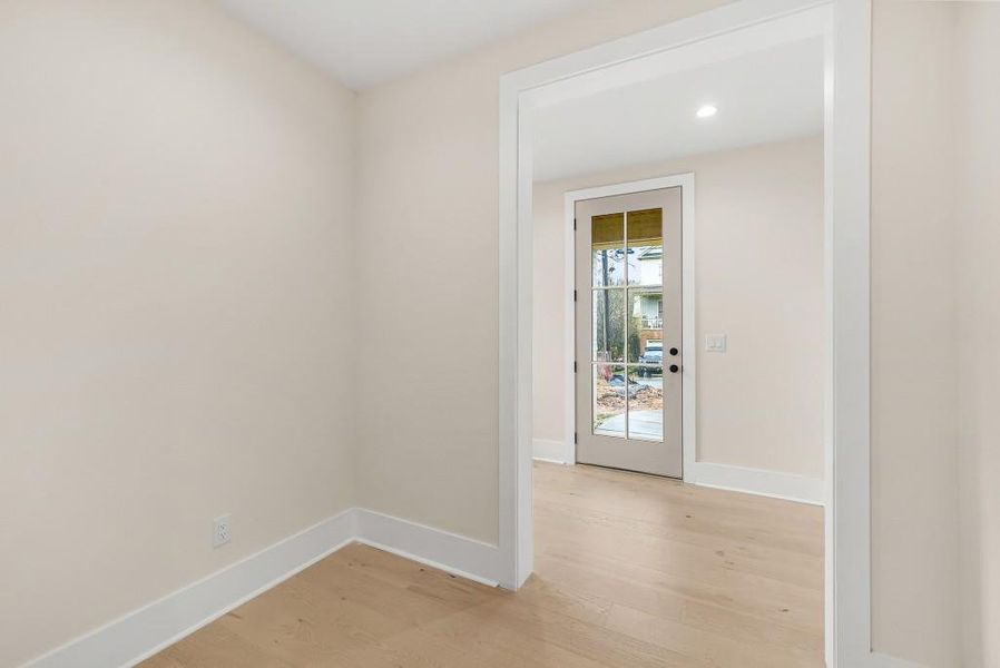 Spacious, unfurnished interior of a new home in , Atlanta (Image 27).