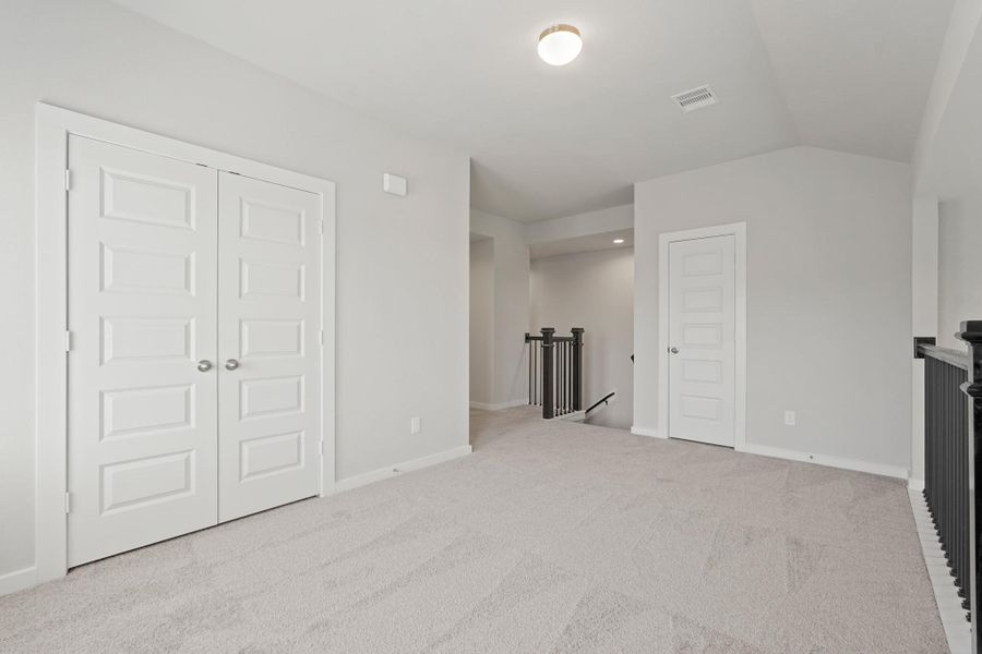 Spacious, unfurnished interior of a new home in Briarwood Crossing, Rosenberg (Image 22).