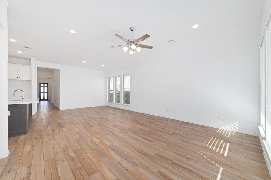Spacious, unfurnished interior of a new home in , Fulshear (Image 23).
