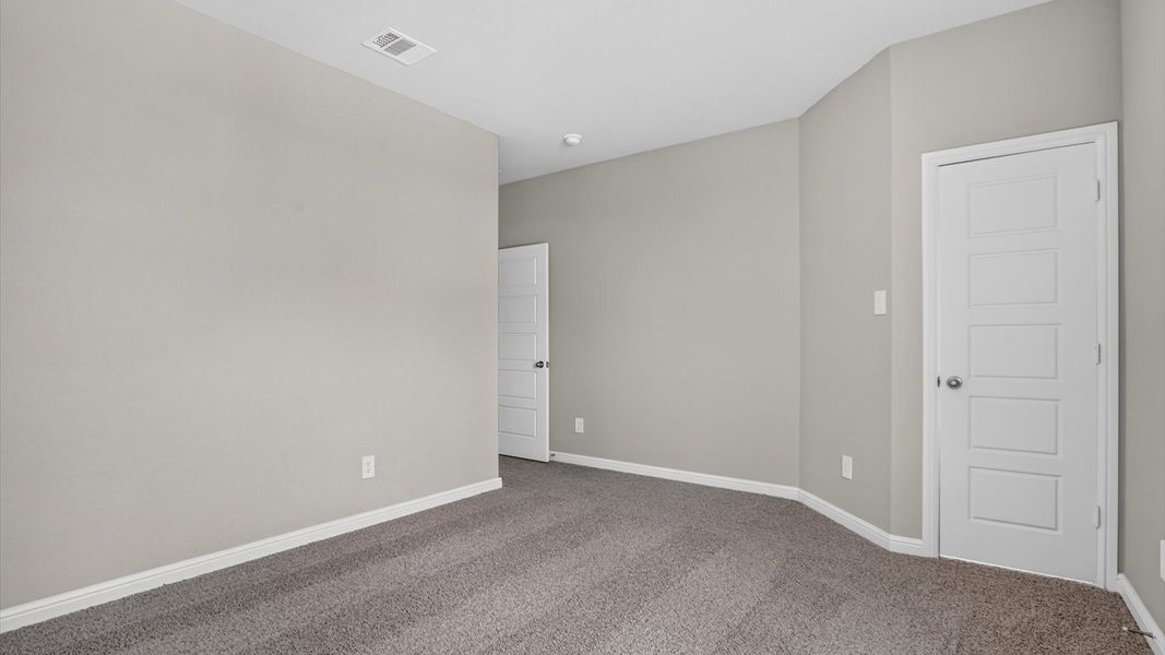 Spacious, unfurnished interior of a new home in Saratoga, Granbury (Image 25).