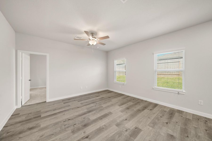 Spacious, unfurnished interior of a new home in Lexington Heights, Willis (Image 18).