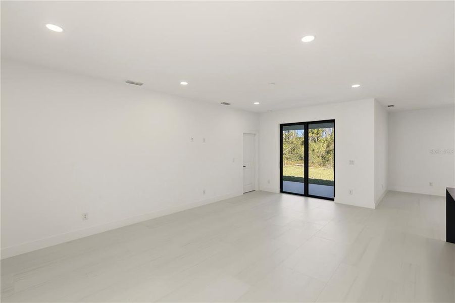 Spacious, unfurnished interior of a new home in , North Port (Image 18).