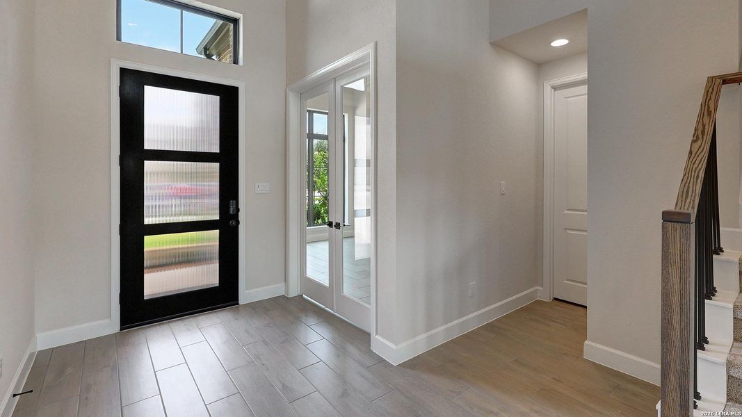 Spacious, unfurnished interior of a new home in Alsatian Oaks, Castroville (Image 27).