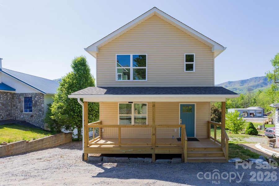 New Construction, walking distance to all Black Mountain has to offer!