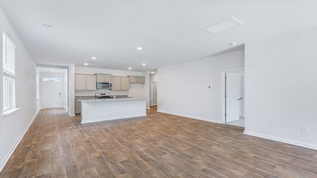 Spacious, unfurnished interior of a new home in Hunter's Branch, Hopkins (Image 9).