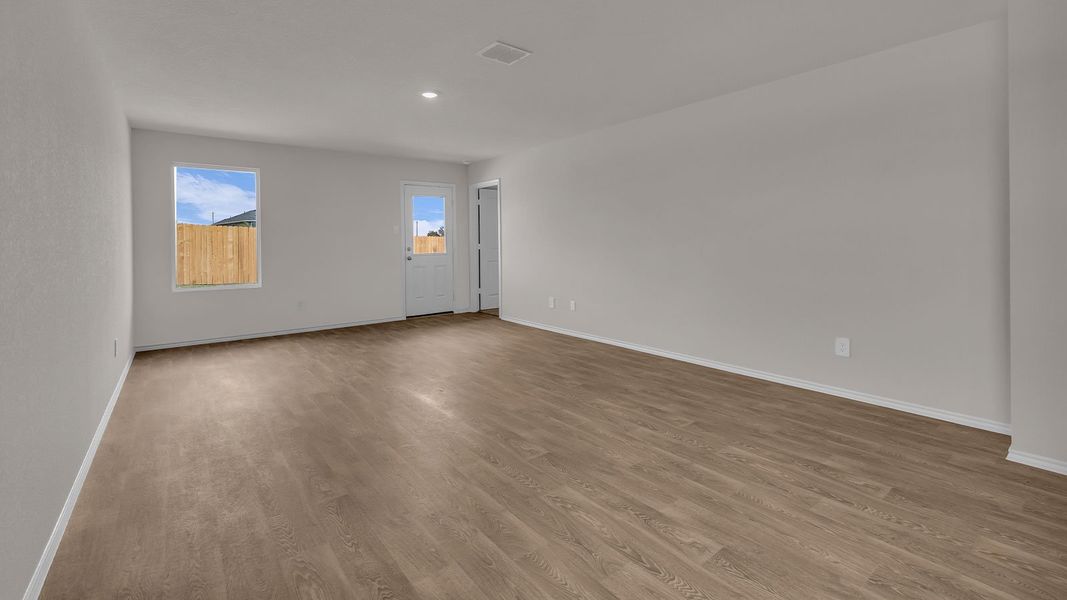 Spacious, unfurnished interior of a new home in Swenson Heights, Seguin (Image 12).