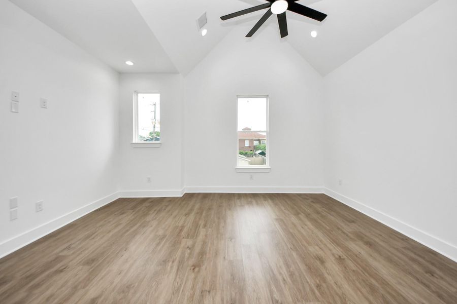 Spacious, unfurnished interior of a new home in , Houston (Image 10).