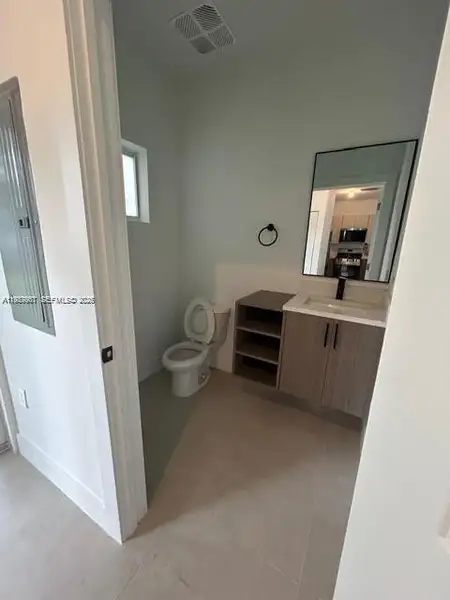 Furnished interior view inside a new home in , Fort Lauderdale (Image 5).