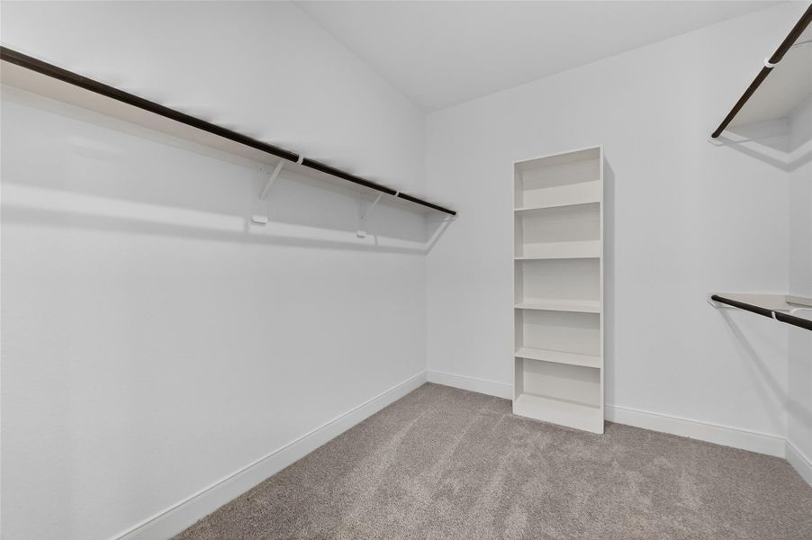 Spacious, unfurnished interior of a new home in Lago Mar, Texas City (Image 34).