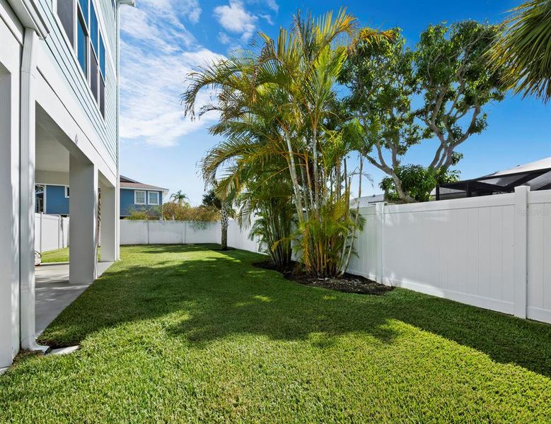 Exterior details and patio area of a home in , Longboat Key (Image 20).