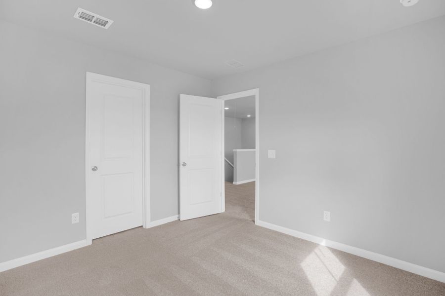 Spacious, unfurnished interior of a new home in Bradford Pointe, Summerville (Image 15).