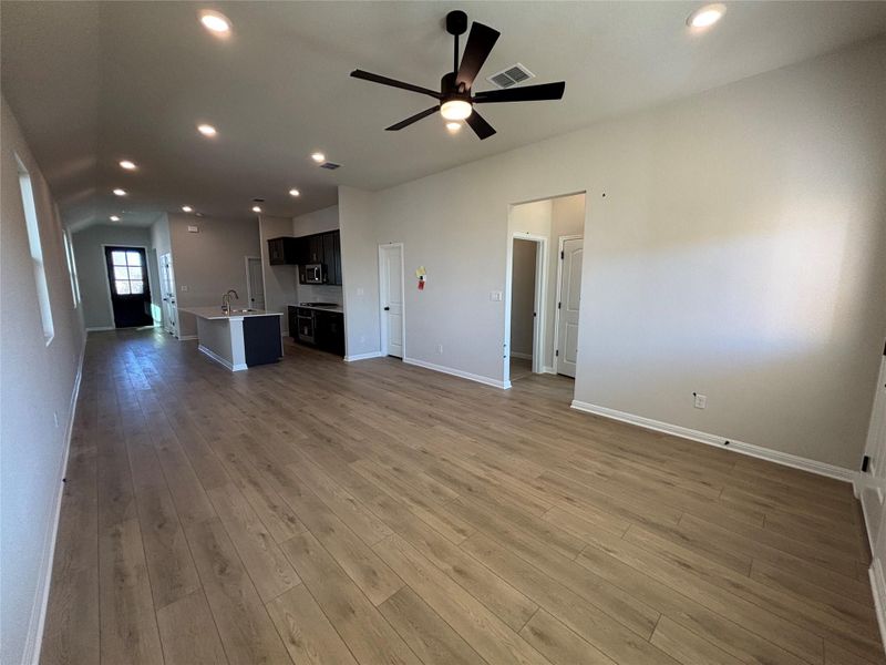 Spacious, unfurnished interior of a new home in Cannon Ranch 40s, Dripping Springs (Image 16).