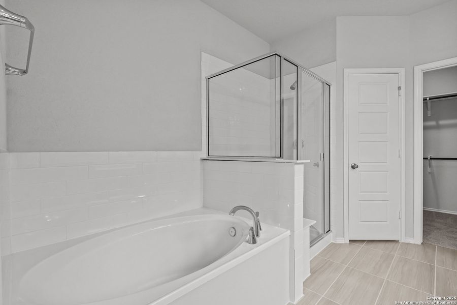 Furnished interior view inside a new home in Sunflower Ridge, New Braunfels (Image 9).