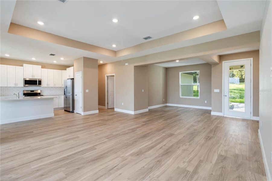 Spacious, unfurnished interior of a new home in , Clermont (Image 48).
