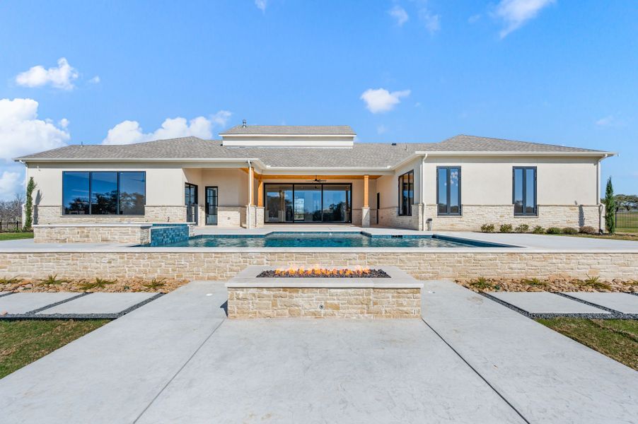 Exterior details and patio area of a home in Fleming Pointe, Fort Worth (Image 31).