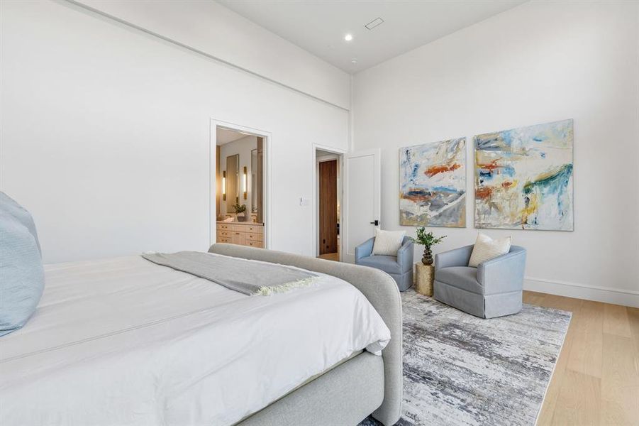 Furnished interior view inside a new home in , Dallas (Image 14).