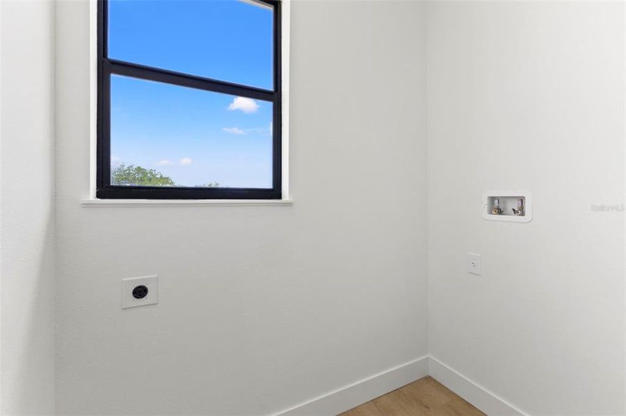 Spacious, unfurnished interior of a new home in , Pinellas Park (Image 23).